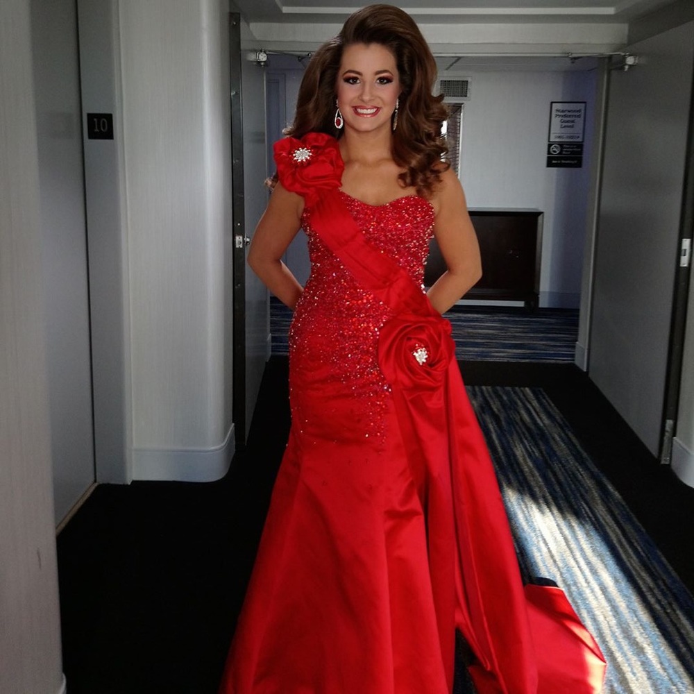 Mac Duggal Couture pageant dress Red size 6 / 8